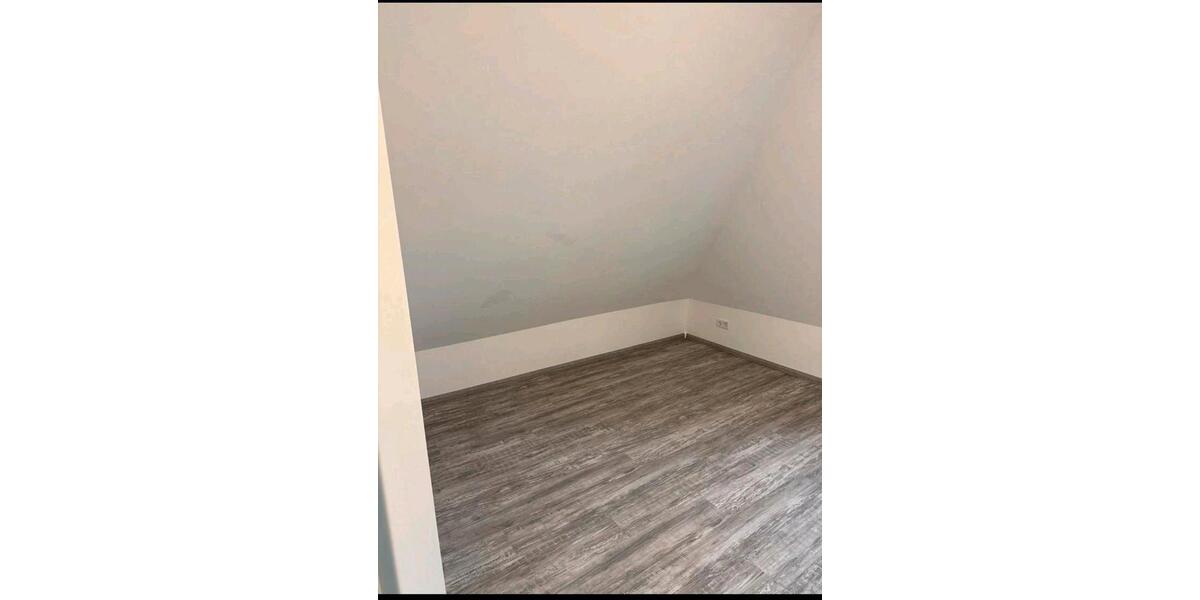 Dachgeschoßwohnung Sankt Augustin - 4 Zimmer, 65 m&sup2;, 950&euro; | Angebot:25209740
