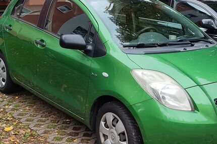 Toyota Yaris 255.000 km 2.590 &euro; Köln 51063