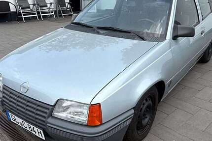 Opel Kadett 110.101 km 3.980 &euro; Hürth-Efferen bei Köln (Rewe-Tankstelle) 50354