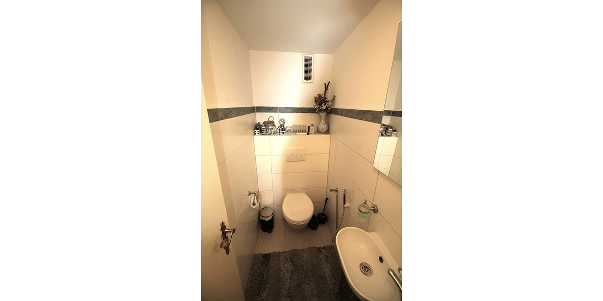 Sofort bezugsfrei! Gut geschnitten! Barrierearm! 4 Zimmer-Wohnung mit Balkon und TG-Stellplatz. - Etagenwohnung Bonn / Tannenbusch Tannenbusch | Angebot:26948123