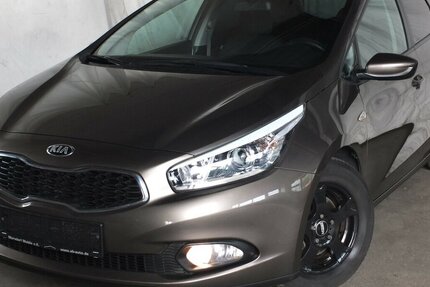 Kia cee´d DREAM TEAM KLIMAANLAGE EINPARKHILFE 122.369 km 7.804 &euro; Köln 50858