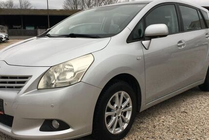 Toyota Verso 182.000 km 5.499 &euro; Bonn 53227