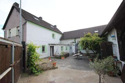 Haus Niederkassel - 12 Zimmer, 253 m&sup2;, 419.000&euro; | Angebot:25024941