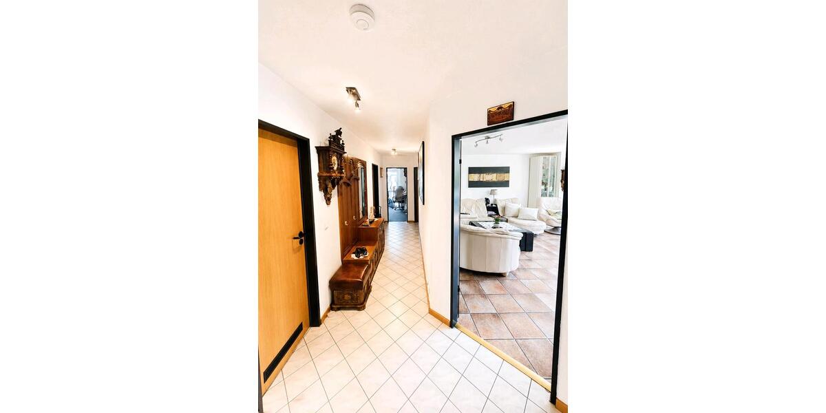 Etagenwohnung Solingen Mitte - 3 Zimmer, 83 m&sup2;, 243.000&euro; | Angebot:27462436