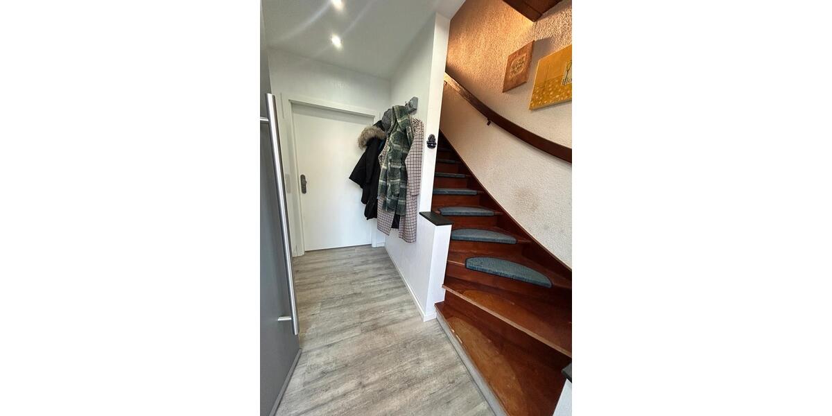 Einfamilienhaus Hennef (Sieg) - 7 Zimmer, 180 m&sup2;, 420.000&euro; | Angebot:27301295