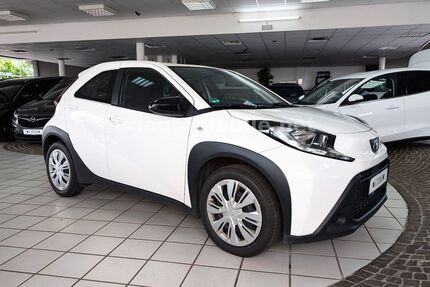 Toyota Aygo (X) 96.300 km 11.799 &euro; Hilden 40721