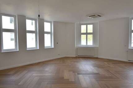 Wohnung Düsseldorf Oberkassel - 2 Zimmer, 70 m&sup2;, 1.600&euro; | Angebot:25883789