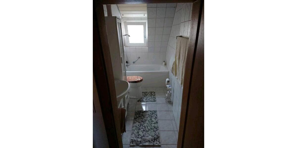 Dachgeschoßwohnung Wermelskirchen - 3.5 Zimmer, 60 m&sup2;, 128.000&euro; | Angebot:27496422