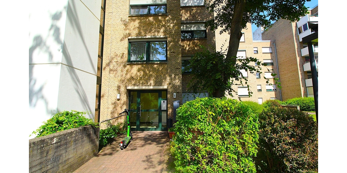 Sofort bezugsfrei! Gut geschnitten! Barrierearm! 4 Zimmer-Wohnung mit Balkon und TG-Stellplatz. - Etagenwohnung Bonn / Tannenbusch Tannenbusch | Angebot:26948123