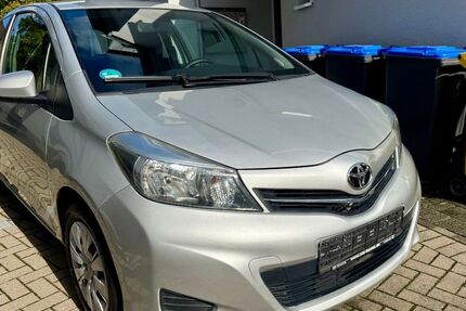Toyota Yaris 131.000 km 5.250 &euro; Köln 51105