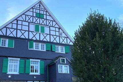 Haus Solingen - 12 Zimmer, 260 m&sup2;, 234.000&euro; | Angebot:26888181