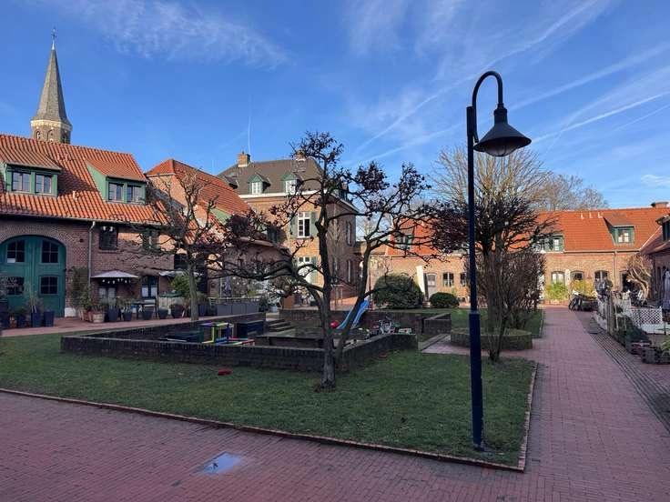 Dachgeschoßwohnung Köln Nippes - 3 Zimmer, 85 m&sup2;, 419.000&euro; | Angebot:27462949