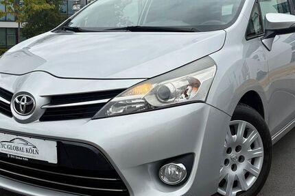 Toyota Verso 330.000 km 3.899 &euro; Köln (Ostheim) 51107
