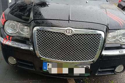 Chrysler 300C 228.000 km 3.500 &euro; Troisdorf 53842