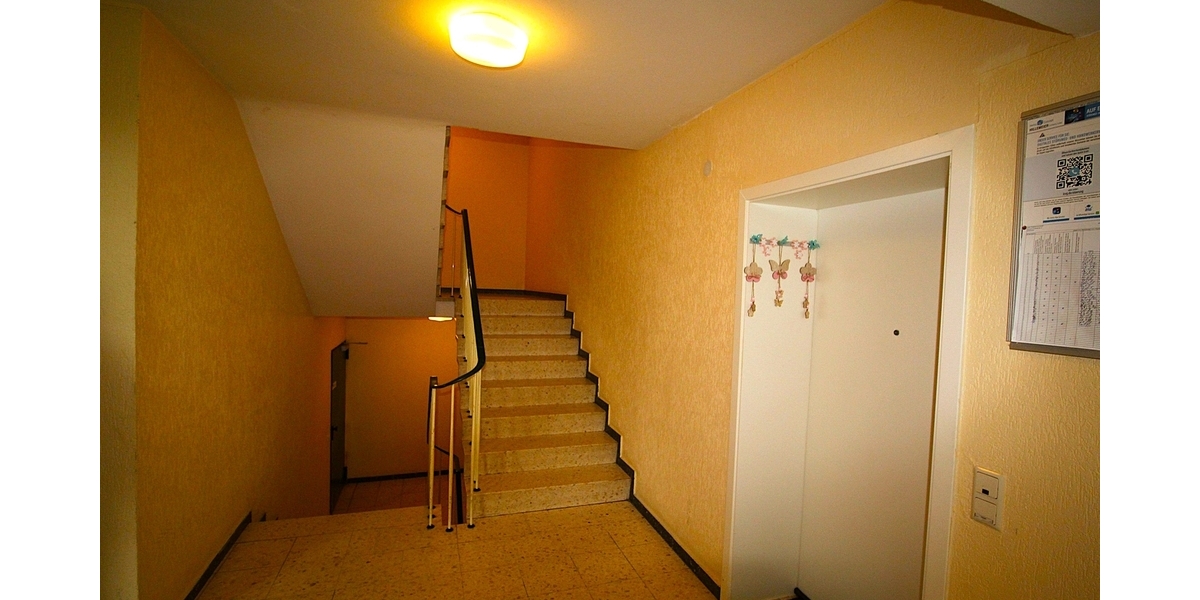 Sofort bezugsfrei! Gut geschnitten! Barrierearm! 4 Zimmer-Wohnung mit Balkon und TG-Stellplatz. - Etagenwohnung Bonn / Tannenbusch Tannenbusch | Angebot:26948123