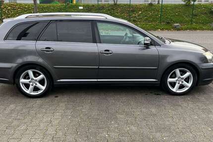 Toyota Avensis 292.600 km 1.900 &euro; Pulheim 50259