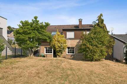 Haus Bornheim - 8 Zimmer, 210 m&sup2;, 385.000&euro; | Angebot:27272609
