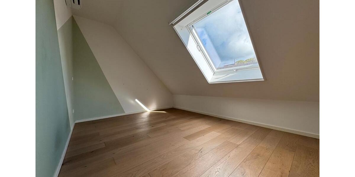 Dachgeschoßwohnung Köln Mülheim - 4 Zimmer, 143 m&sup2;, 719.000&euro; | Angebot:27450764