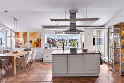 Haus Köln / Weiß Weiß - 19 Zimmer, 416 m&sup2;, 1.800.000&euro; | Angebot:26913461