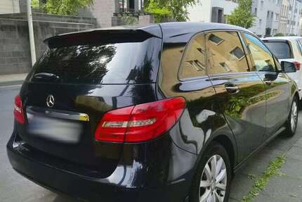 Mercedes-Benz 200 244.488 km 9.000 &euro; Poppelsdorf (Bonn) 53115