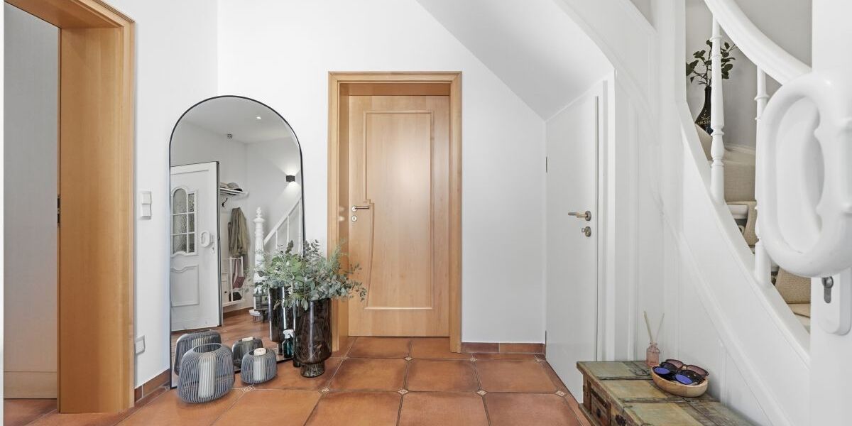 Historisch wohnen, modern leben: Modernisiertes Einfamilienhaus mit Einliegerwohnung (3D-Rundgang). - Einfamilienhaus Solingen Höhscheid | Angebot:27479763