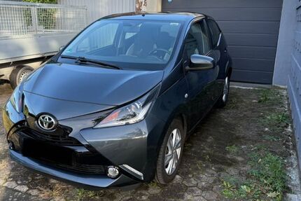 Toyota Aygo (X) 13.850 km 10.490 &euro; Köln 51109