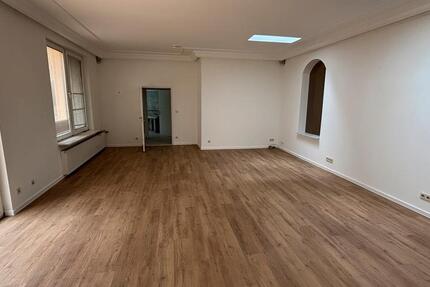 Haus Düsseldorf Stadtbezirk 3 - 5 Zimmer, 285 m&sup2;, 2.750&euro; | Angebot:26561444