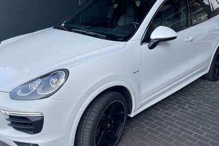 Porsche Cayenne 99.300 km 37.300 &euro; Köln 50674