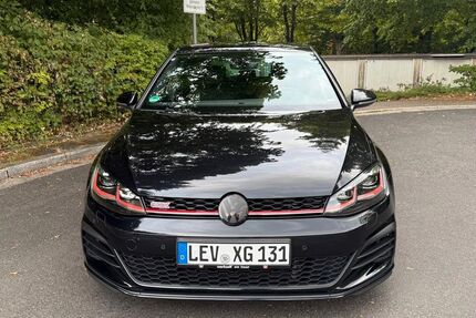 VW Golf 81.500 km 22.490 &euro; Leverkusen 51375
