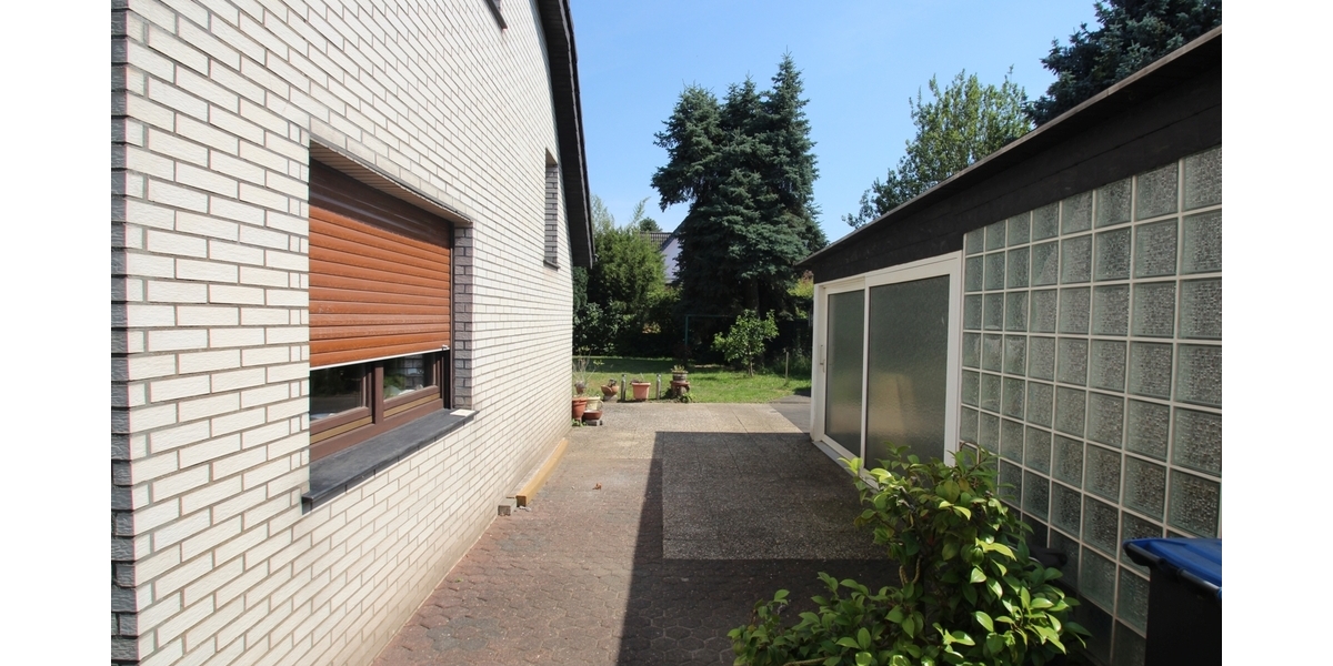 Mit 3D: Freistehendes Einfamilienhaus mit Potenzial und Garten - Einfamilienhaus Langenfeld | Angebot:27479753