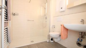 ** F E R N B L I C K ** GROSSZÜGIGE 2-ZIMMER-BALKON-WOHNUNG IN SANKT AUGUSTIN NIEDERPLEIS - 2- Sankt Augustin | Angebot:27476600