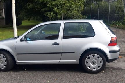 VW Golf 124.000 km 2.800 &euro; Solingen 42651