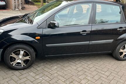 Ford Fiesta 102.170 km 2.300 &euro; Leverkusen 51371