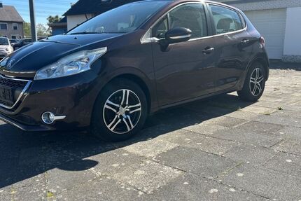 Peugeot 208 128.000 km 2.950 &euro; Köln 50997