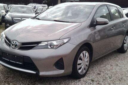 Toyota Auris 138.000 km 10.399 &euro; Bonn 53227