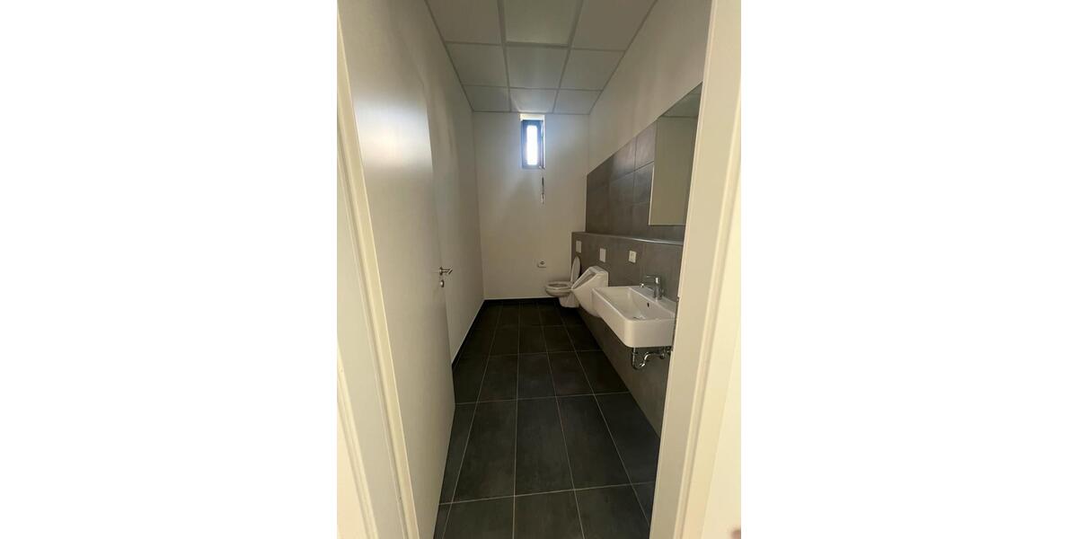 Gewerbeobjekt Troisdorf Bergheim - 2 Zimmer, 8 m&sup2;, 1.836&euro; | Angebot:26169402
