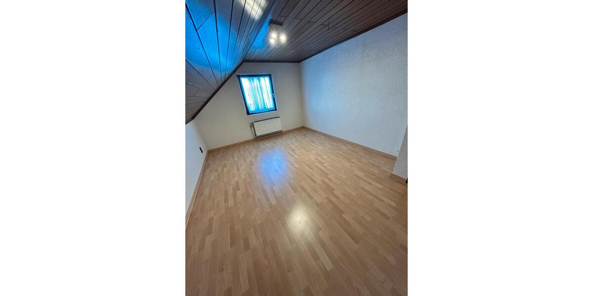 Einfamilienhaus Hennef (Sieg) - 7 Zimmer, 180 m&sup2;, 420.000&euro; | Angebot:27301295