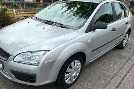 Ford Focus 129.000 km 4.890 &euro; köln 50739
