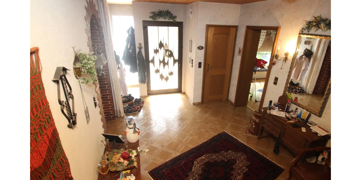 Mit 3D: Freistehendes Einfamilienhaus mit Potenzial und Garten - Einfamilienhaus Langenfeld | Angebot:27479753