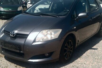 Toyota Auris 147.000 km 3.999 &euro; Bonn 53227