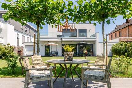 Haus Langenfeld - 8 Zimmer, 295 m&sup2;, 1.990.000&euro; | Angebot:26986717