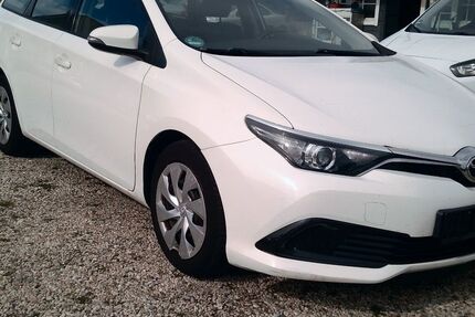Toyota Auris 147.000 km 6.999 &euro; Bonn 53227