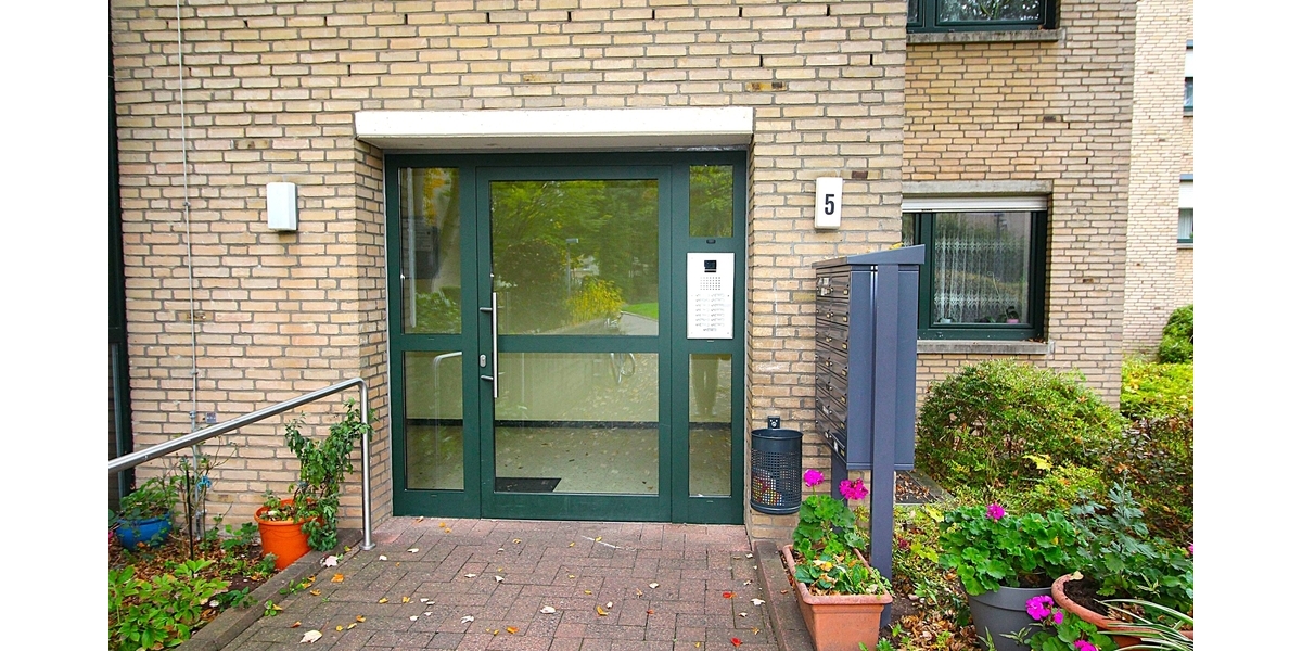 Sofort bezugsfrei! Gut geschnitten! Barrierearm! 4 Zimmer-Wohnung mit Balkon und TG-Stellplatz. - Etagenwohnung Bonn / Tannenbusch Tannenbusch | Angebot:26948123