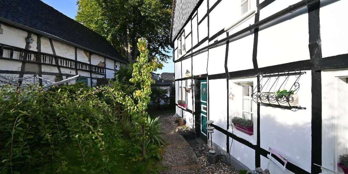 Einfamilienhaus Solingen Aufderhöhe - 7 Zimmer, 200 m&sup2;, 299.000&euro; | Angebot:26279128