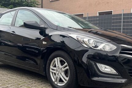 Hyundai i30 146.218 km 5.990 &euro; Köln 50858